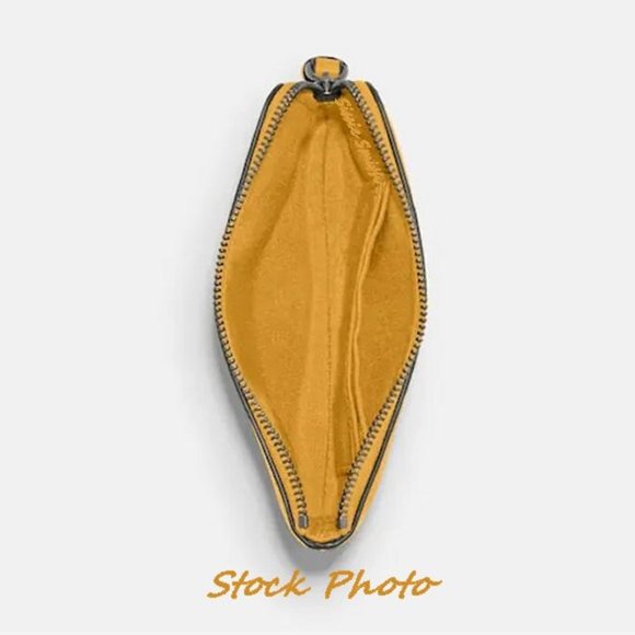 NWT Coach Horse & Carriage Print Coner Zip Wristlet in Pebbled Leather - Picture 5 of 5